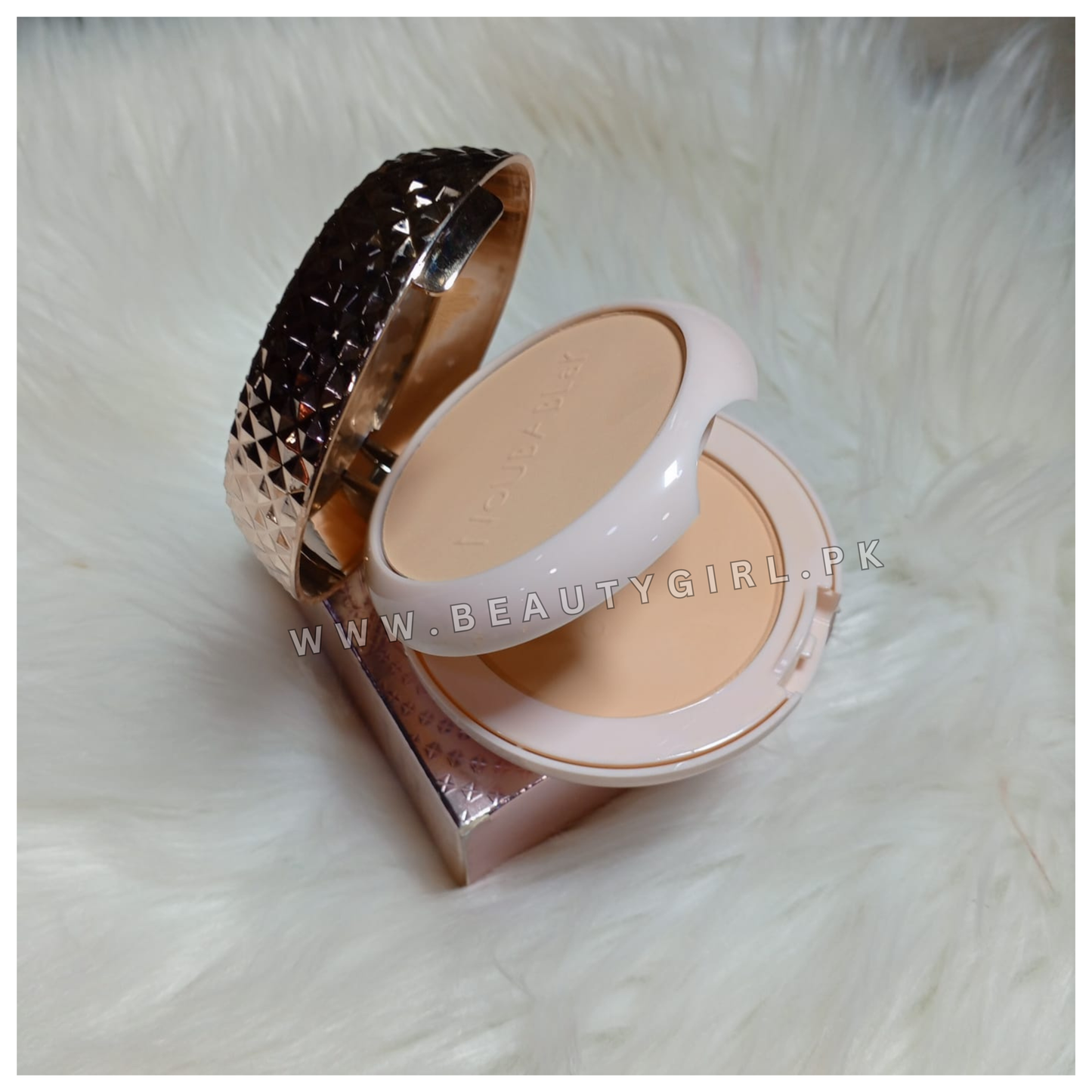 NoubaBlak Oil Control Matte Pressed Powder SPF 15