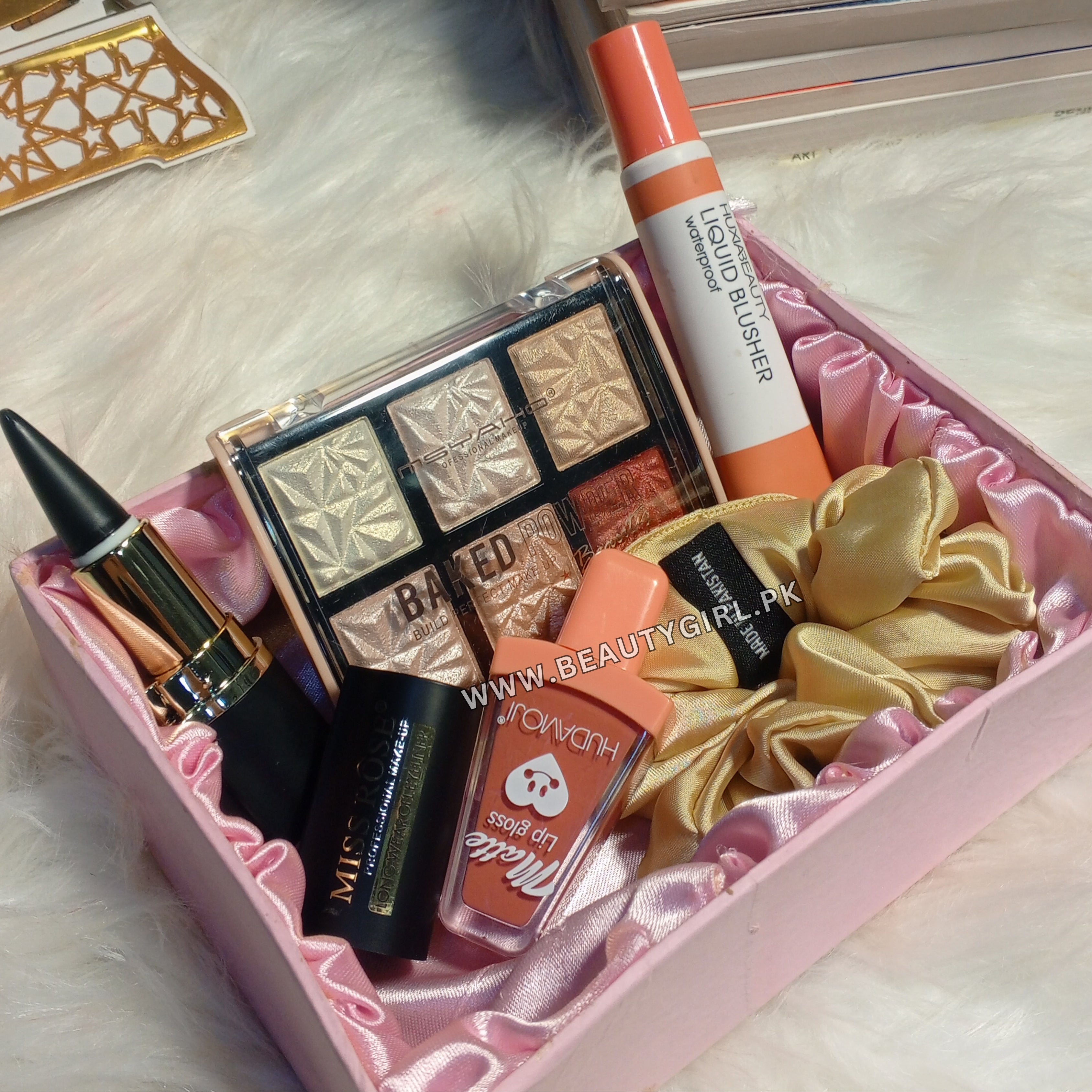 Pyaari Bhabhi Ka  Pyaar Bhari Tohfa with Gift Box