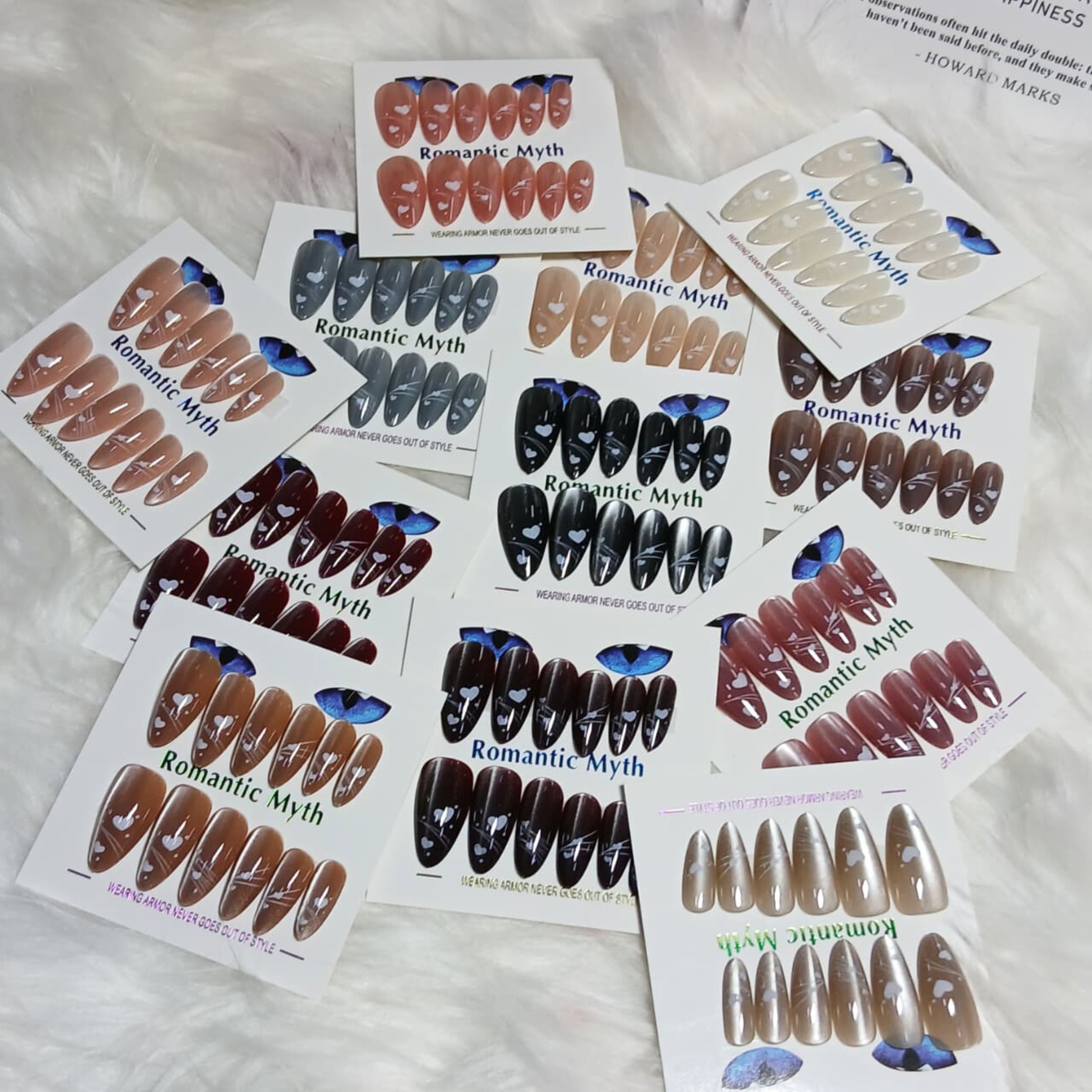 Romantic Myth Classic Elegance Press-On Nail Kit Cat's Eye Nails