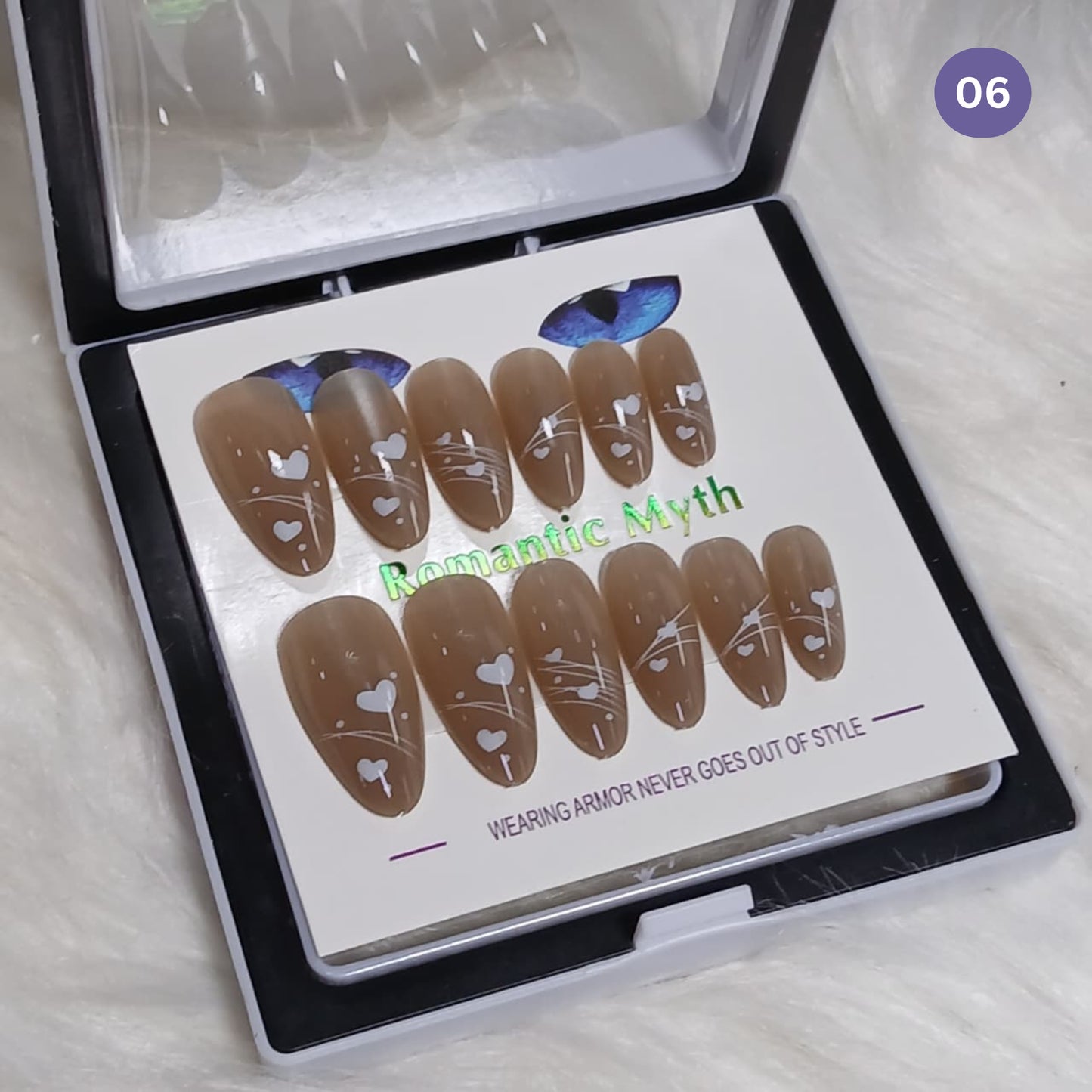 Romantic Myth Classic Elegance Press-On Nail Kit Cat's Eye Nails