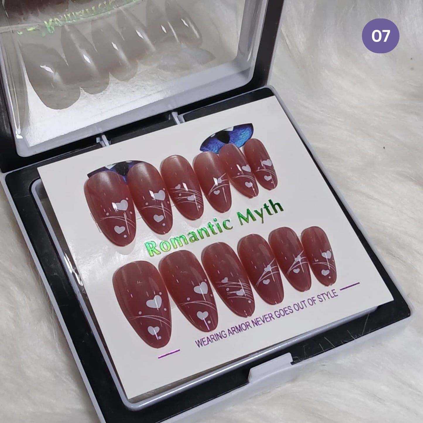 Romantic Myth Classic Elegance Press-On Nail Kit Cat's Eye Nails