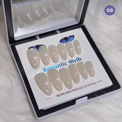 Romantic Myth Classic Elegance Press-On Nail Kit Cat's Eye Nails