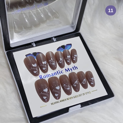 Romantic Myth Classic Elegance Press-On Nail Kit Cat's Eye Nails