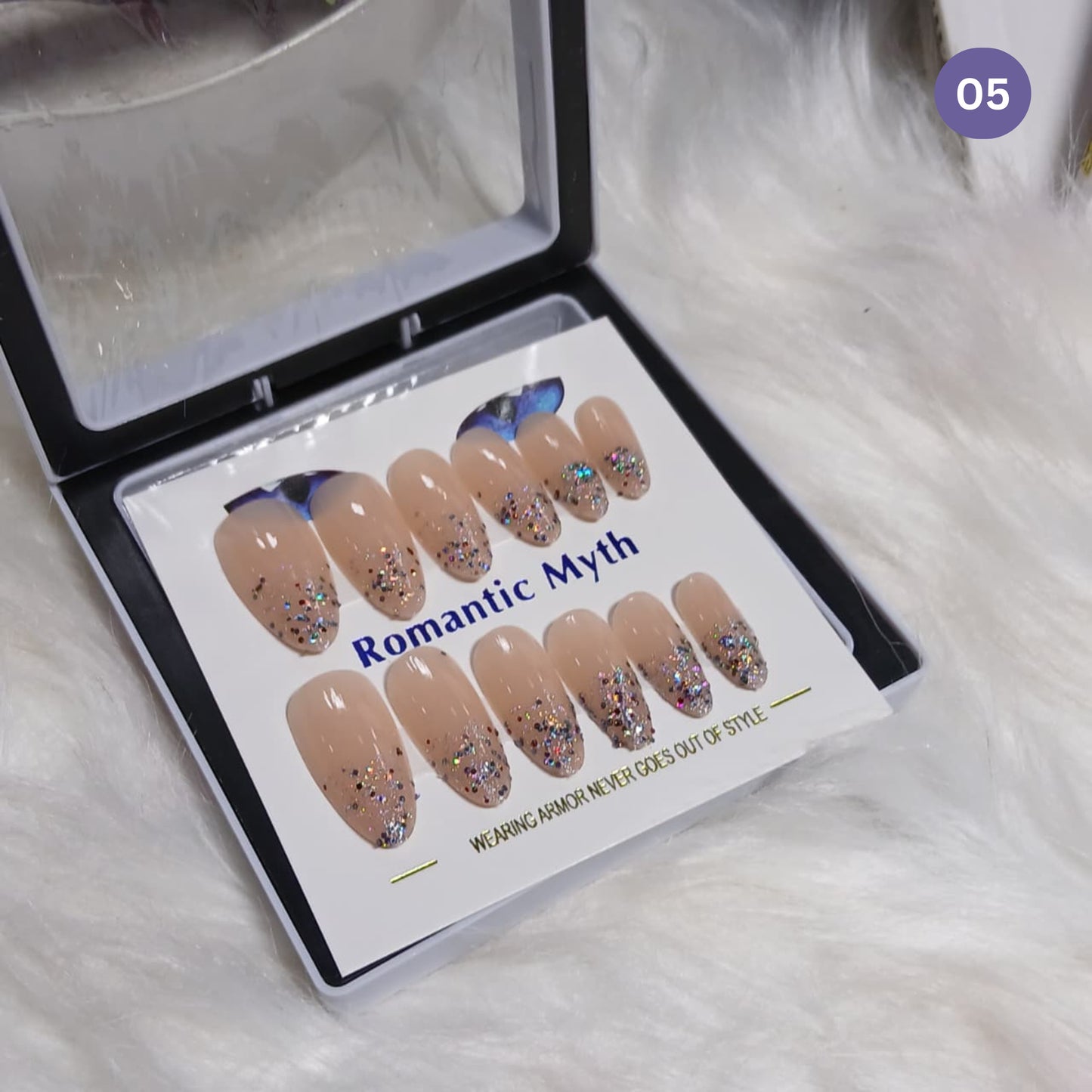 Romantic Myth Diamond Dust Glitter Press-On Nails Cat's Eye Nail