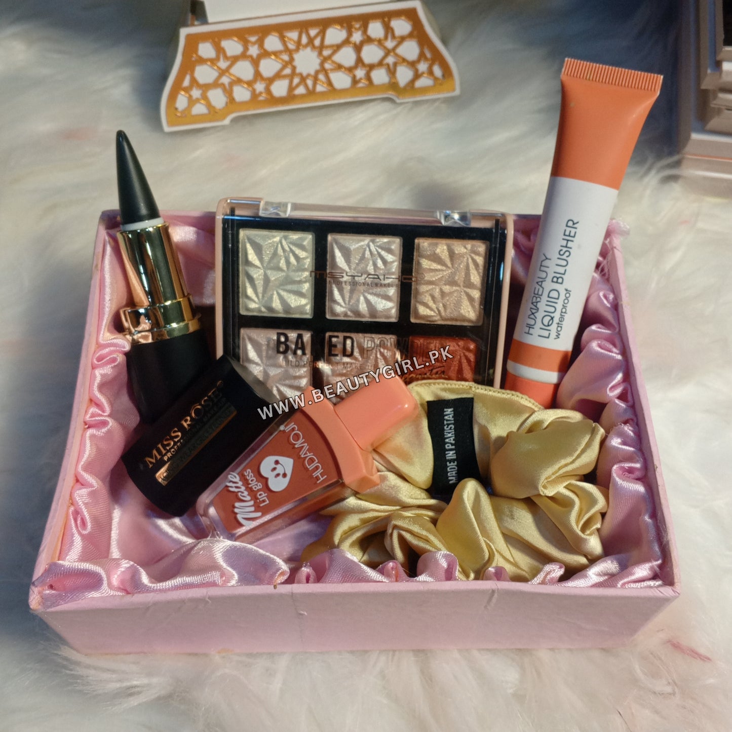 Pyaari Bhabhi Ka  Pyaar Bhari Tohfa with Gift Box