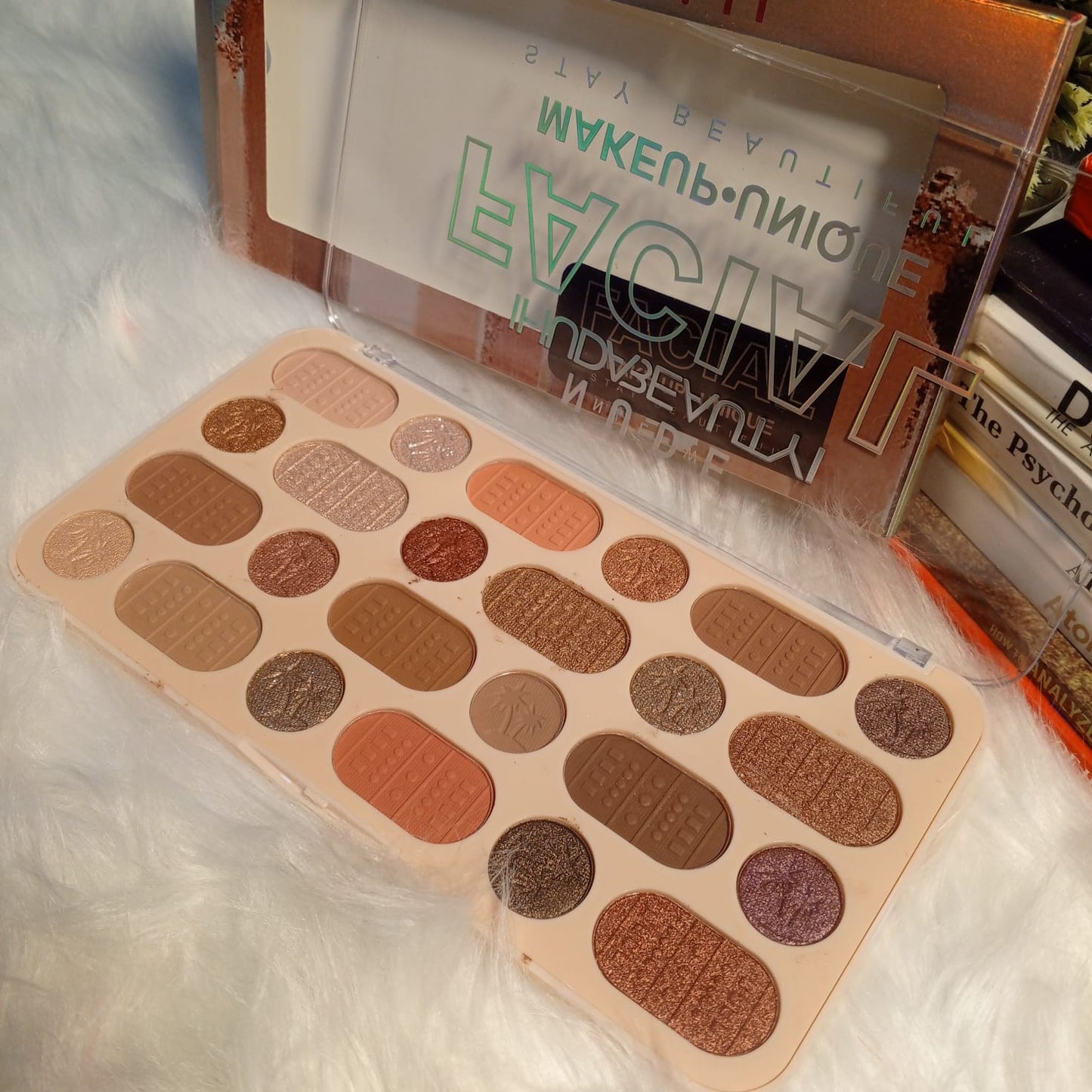 High Quality Nude Shades Super Pigmented 24 Color Eye Shadow Palette