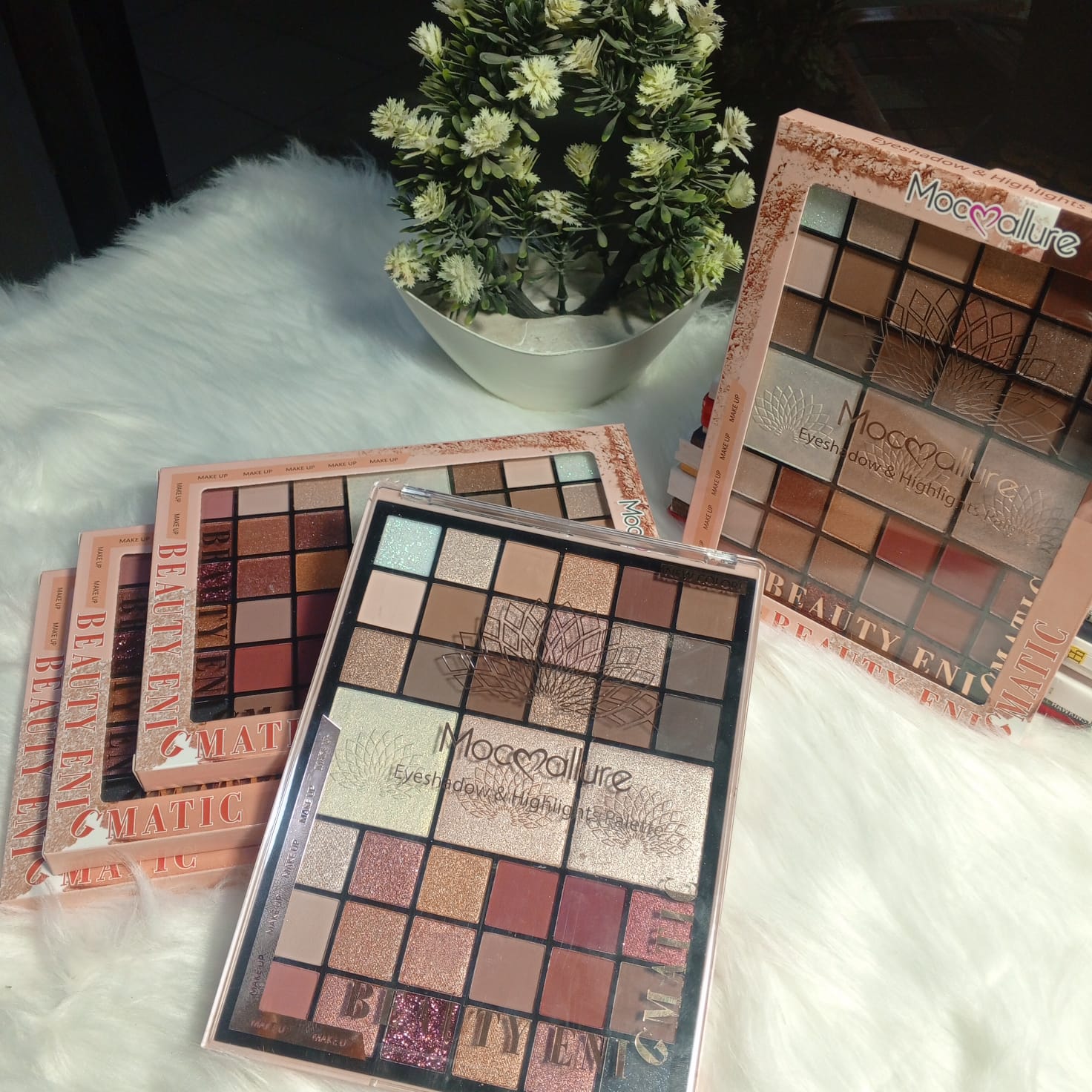 Mocallure Pro Master Eye Shadow & Glow Highlighter All-In-One Palette