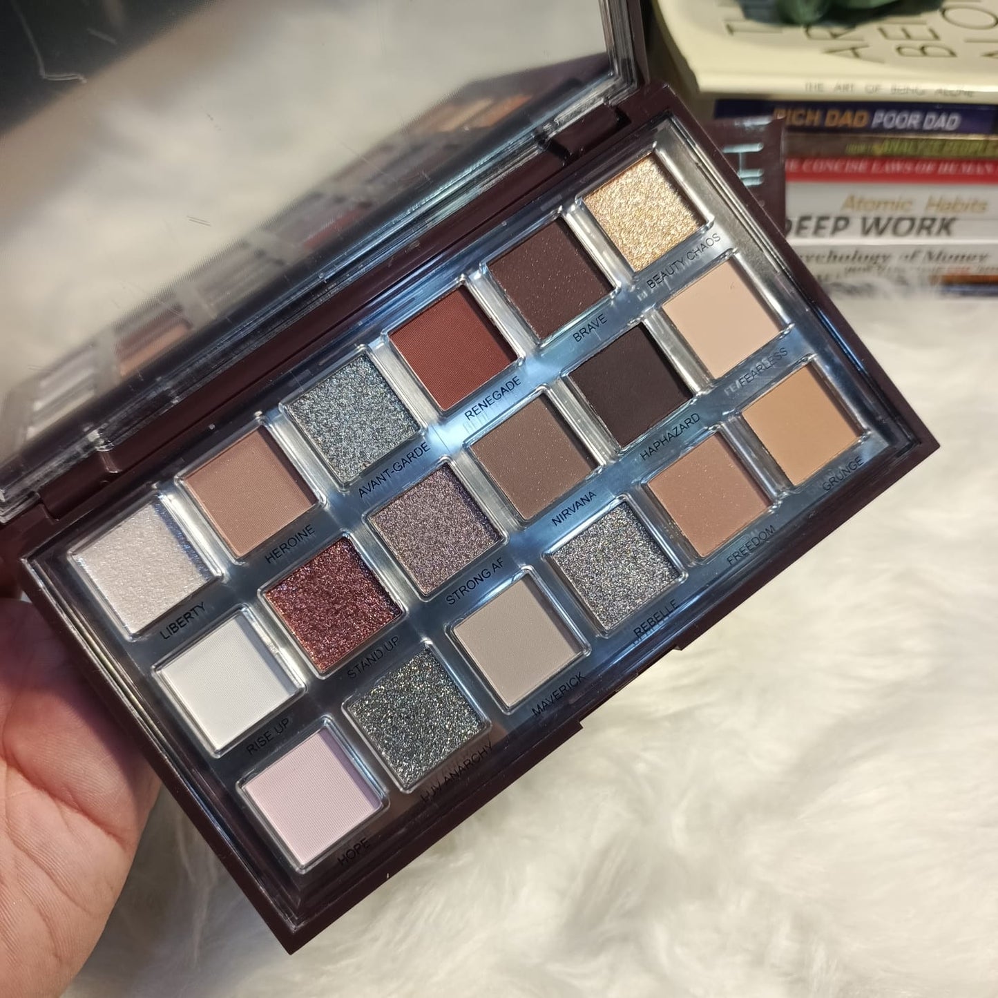 Hudamoji Icy Nude Eyeshadow Palette
