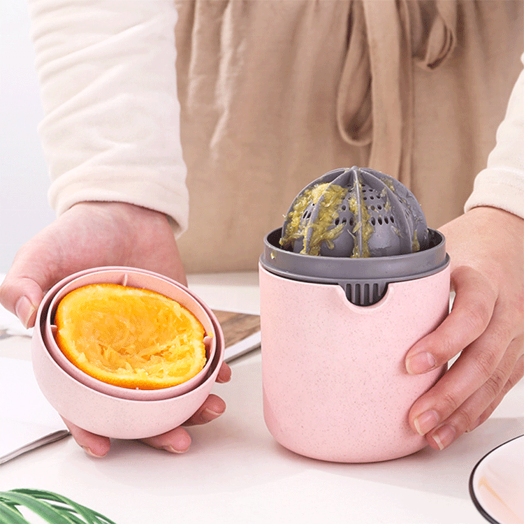Manual Citrus Juicer with Strainer Ring and Lid 250 ml (Pink)