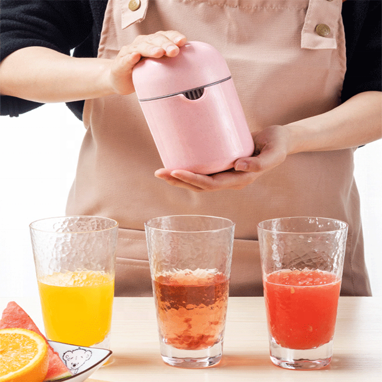 Manual Citrus Juicer with Strainer Ring and Lid 250 ml (Pink)
