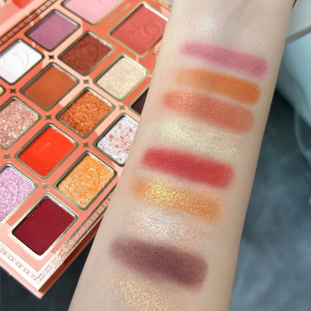 KEVIN & COCO 19-Color Perfect Makeup Eyeshadow Palette