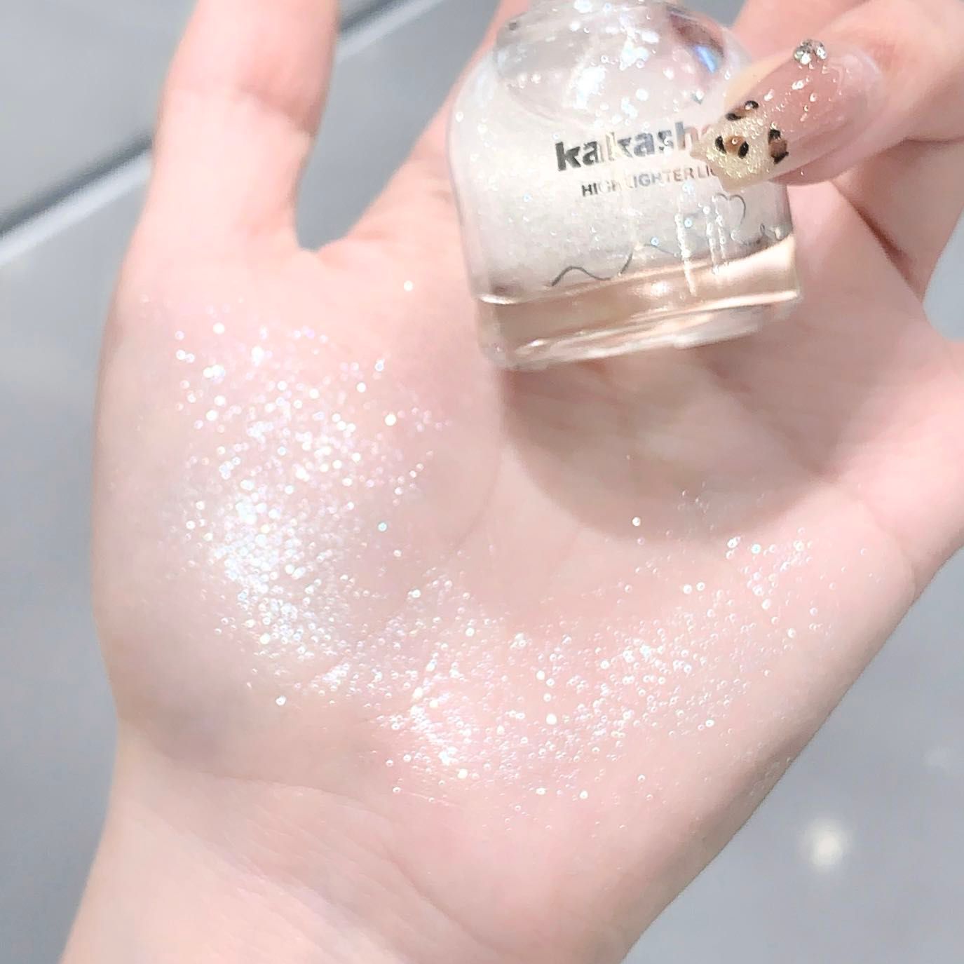 Kaka Show Celebrity Vibe Liquid  Highlighter Glass Skin Glow