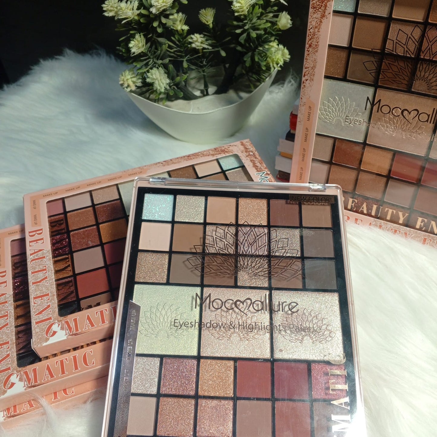 Mocallure Pro Master Eye Shadow & Glow Highlighter All-In-One Palette