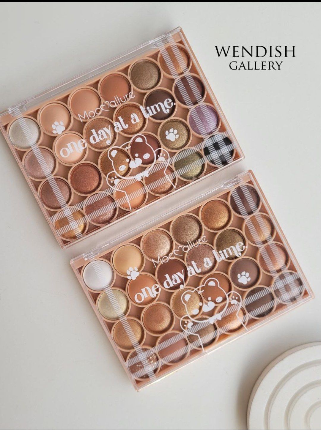 Mocallure 24 color eyeshadow Palette