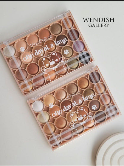 Mocallure 24 color eyeshadow Palette