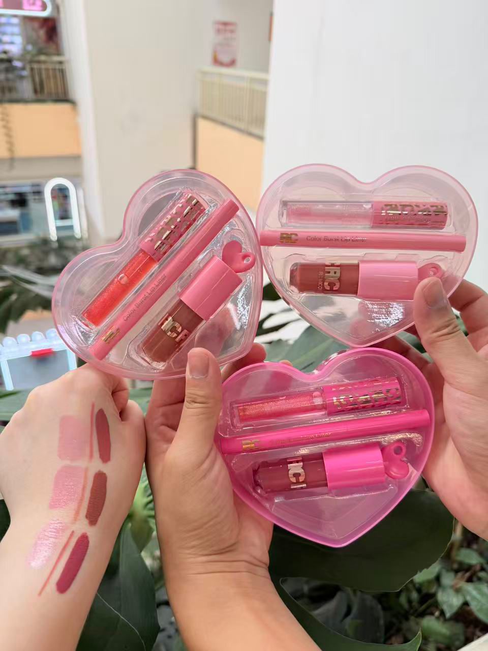 Romcom 3in1 lip kit Matte Lipgloss, Lipliner, Shiny Gloss