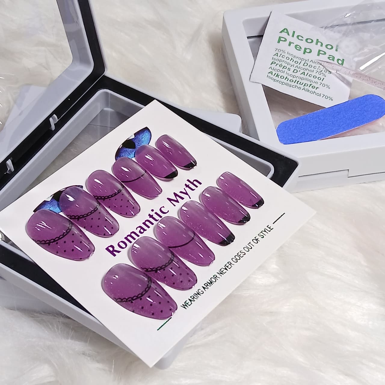 Romantic Myth Classic Elegance Press-On Nail Kit Cat's Eye Nails