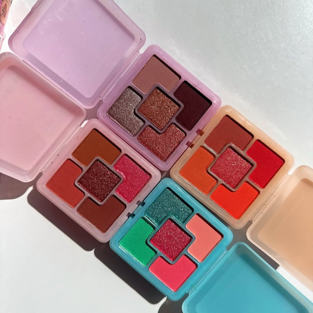 Mocallure 2in1 Mini Eyeshadow & Blush Palette 4Pcs Set